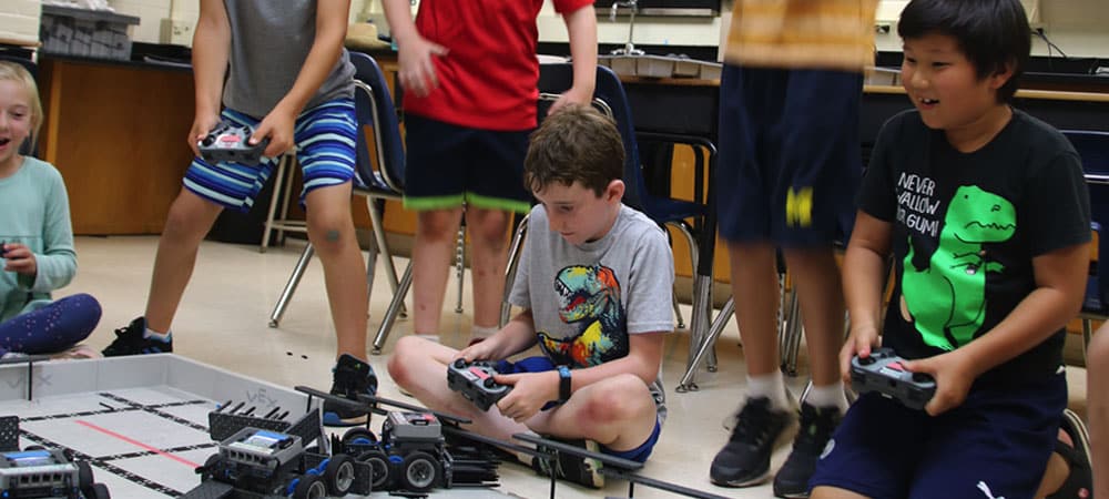 kids participating in robotics